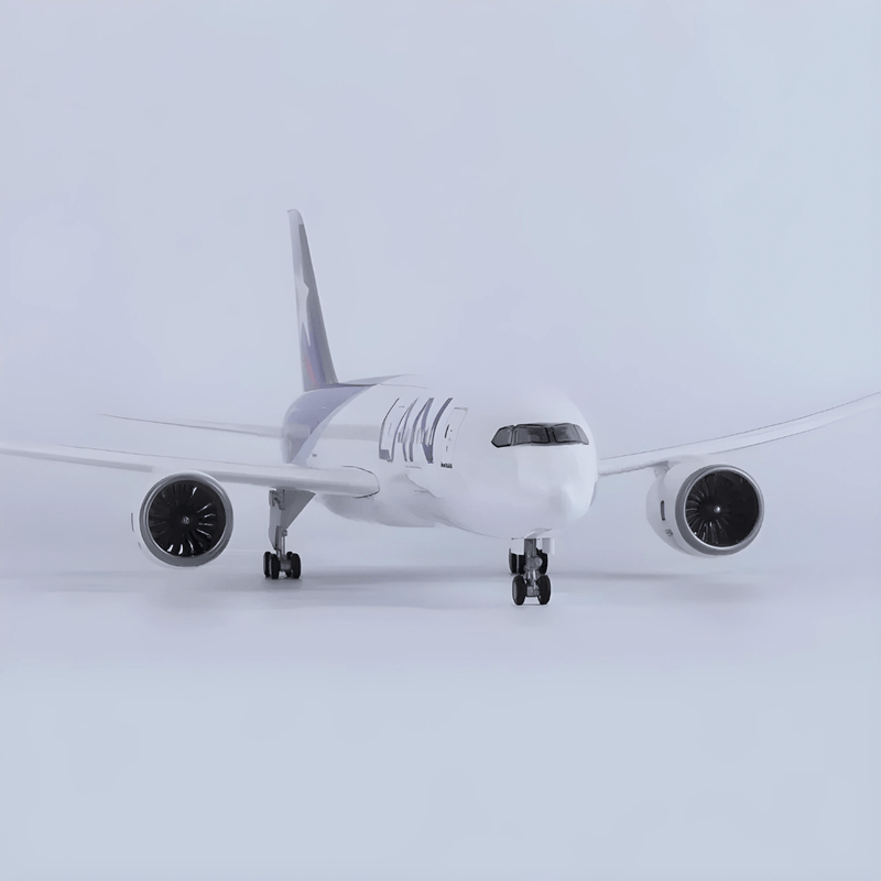 B787 LAN - 1/130 Scale - 43cm - Scale Aircraft