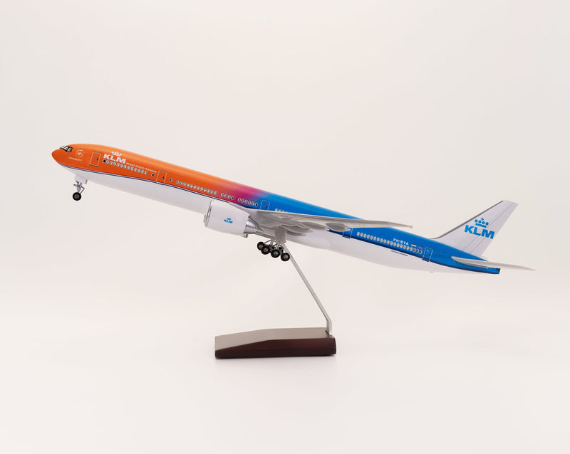 B777 KLM - ORGULLO NARANJA - Escala 1/157 - 47cm - Avión a escala