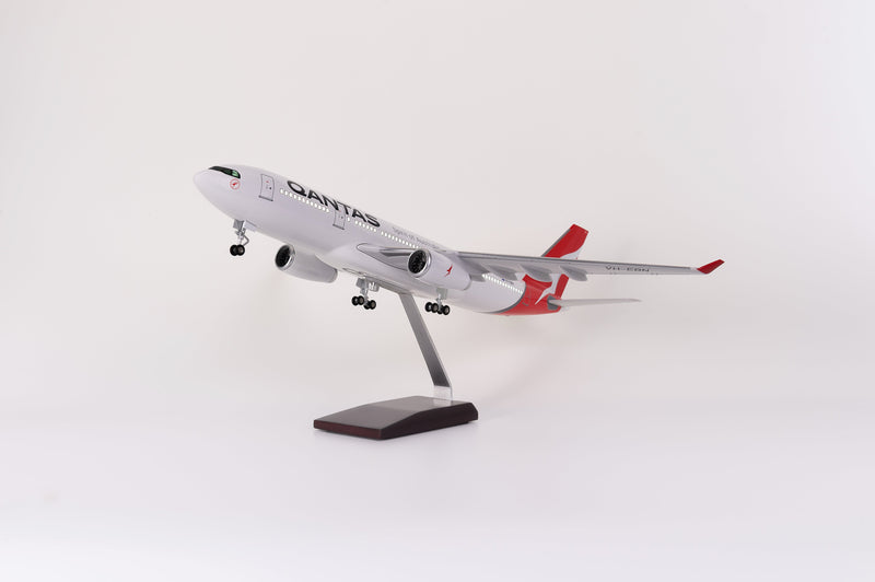 A330 Qantas - 1/135 scale - 47cm - 18.5 in - Aircraft model