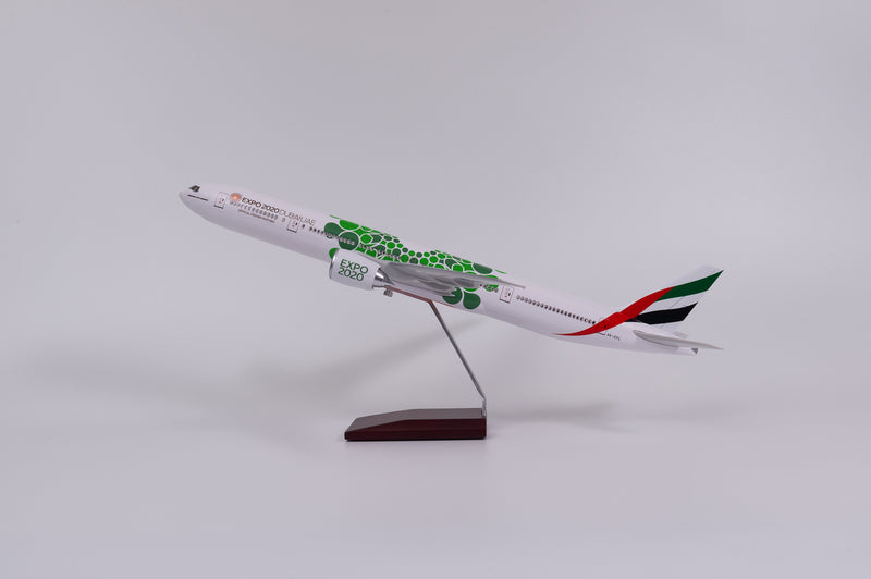 B777 Emirates - 1/157 Scale - 47cm - 18.5 in