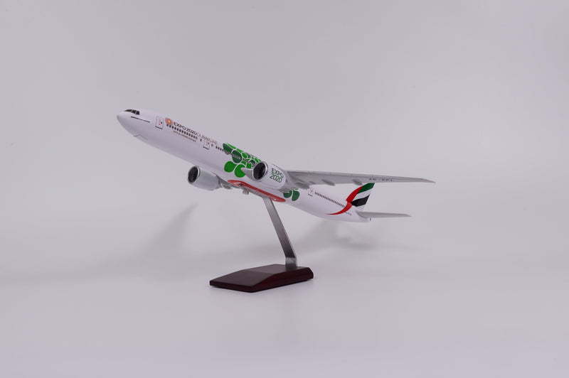 B777 Emirates - 1/157 Scale - 47cm - 18.5 in