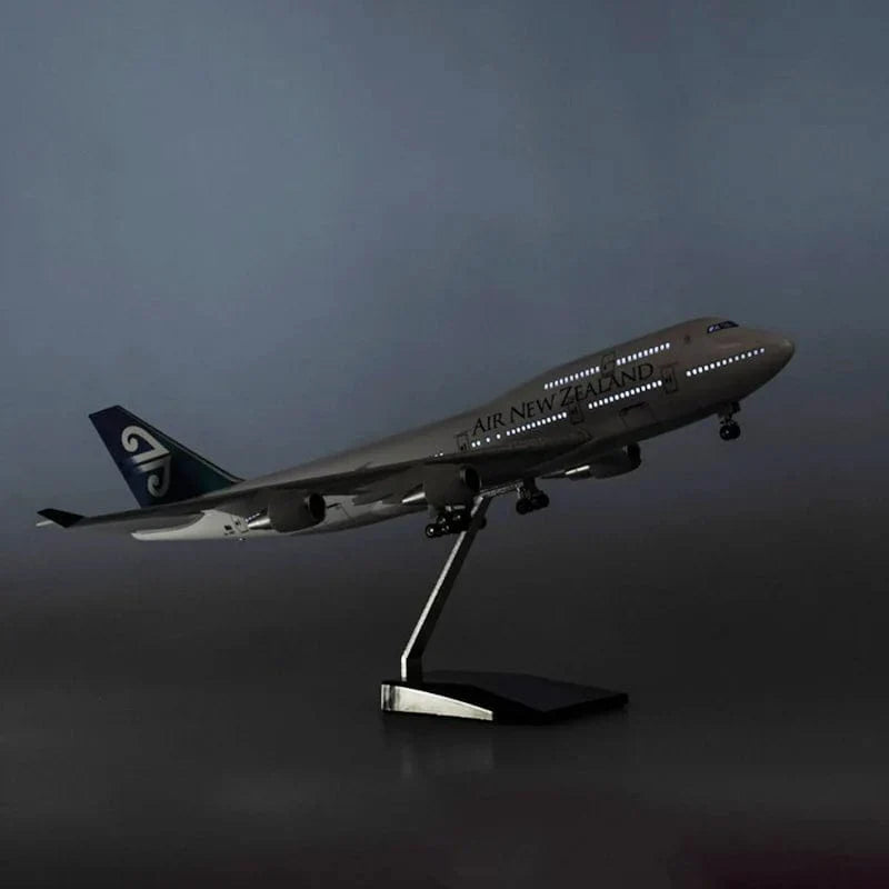 B747 Air New Zealand - 1/150 Scale - 47cm - 18.5in - Aircraft Model