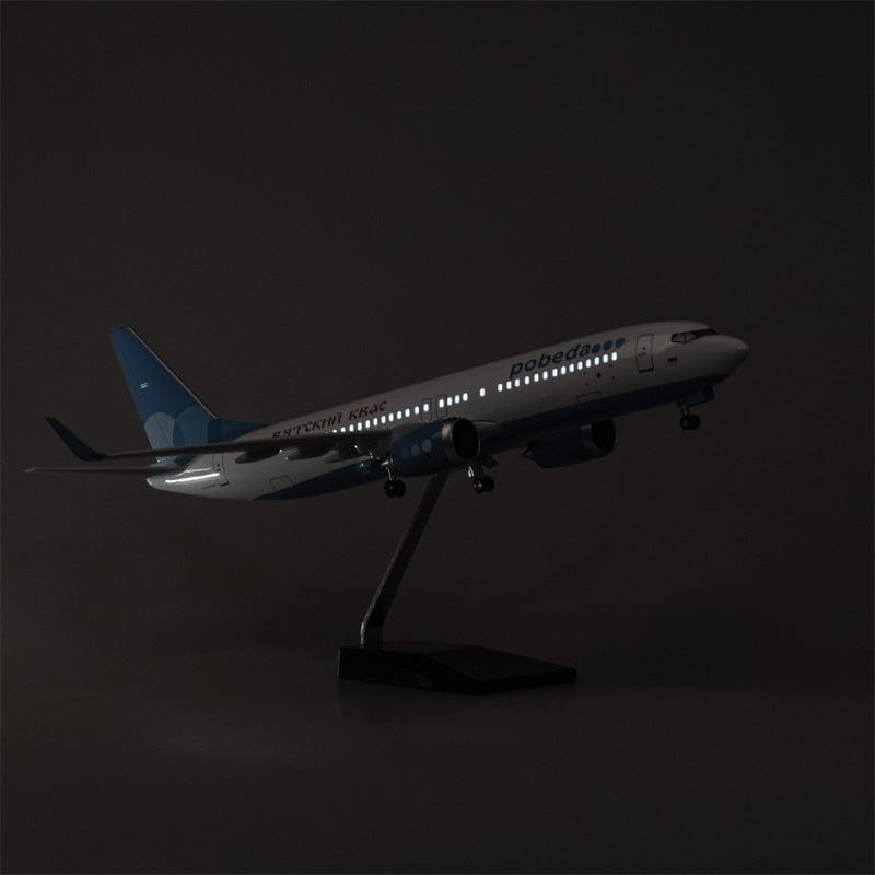 B737-700 Pobeda - Escala 1/80 - 47cm - 18,5 pulgadas