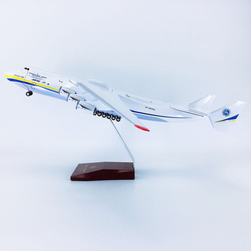 Antonov AN225 Mriya - 42CM - Scale 1:200 - Folding nose - Scale airplane