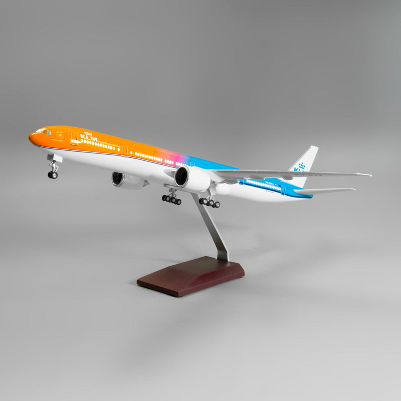 B777 KLM - ORGULLO NARANJA - Escala 1/157 - 47cm - Avión a escala