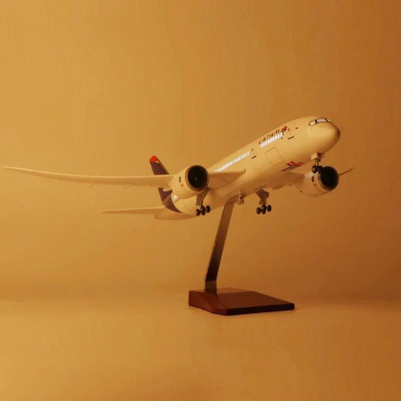 B787 LATAM - Escala 1/130 - 43cm - Avión a escala