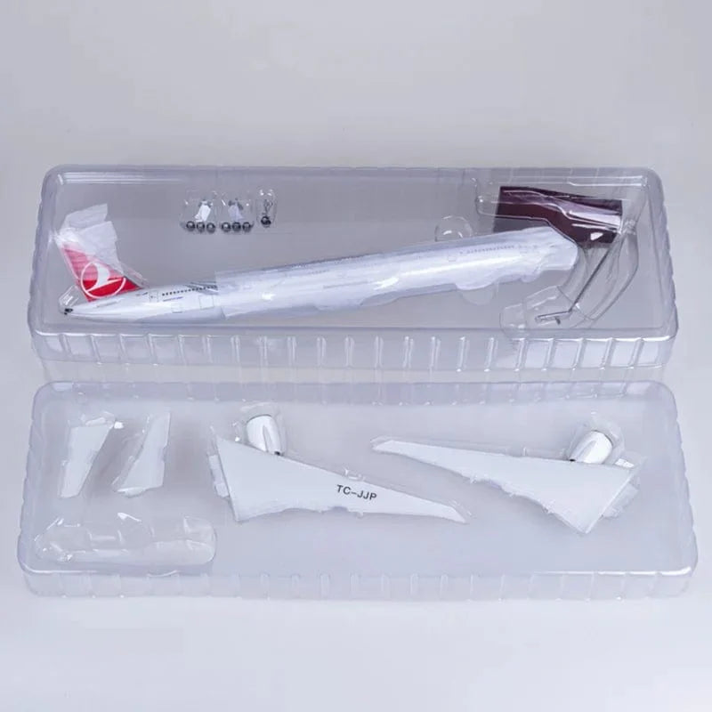 Turkish B777 - 1/157 Scale - 47cm - 18.5 in - Aircraft Model