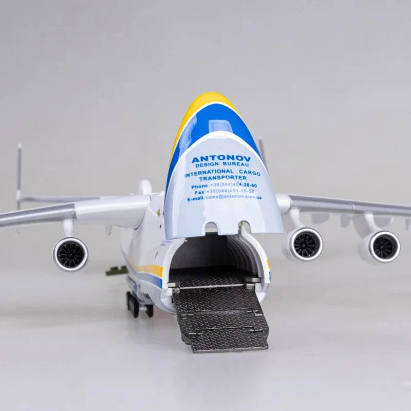 Antonov AN225 Mriya - 42CM - Scale 1:200 - Folding nose - Scale airplane