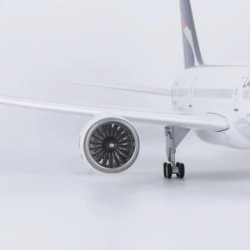 B787 LATAM - 1/130 Scale - 43cm - Scale Aircraft