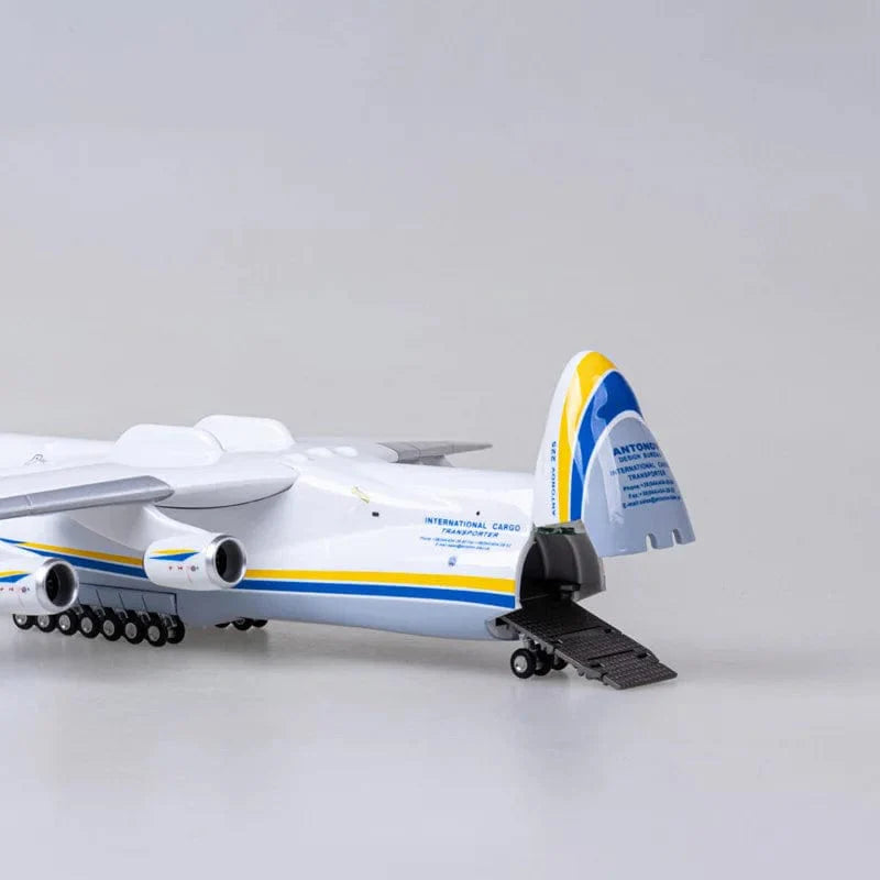 Antonov AN225 Mriya - 42CM - Escala 1:200 - Nariz plegable - Avión a escala