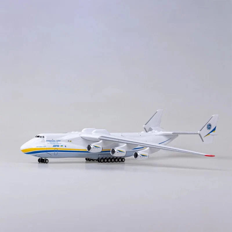 Antonov AN225 Mriya - 42CM - Escala 1:200 - Nariz plegable - Avión a escala