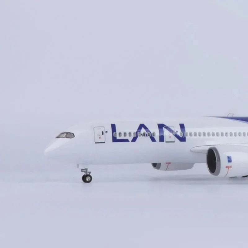 B787 LAN - 1/130 Scale - 43cm - Scale Aircraft