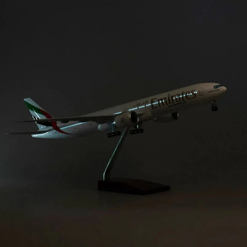 B777 Emirates - 1/157 Scale - 47cm - Scale Aircraft