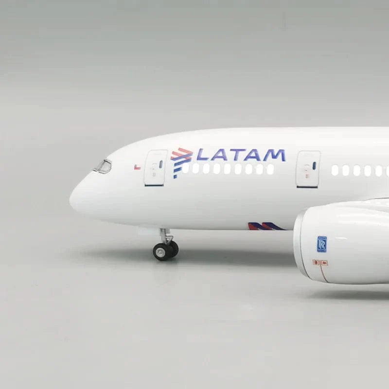 B787 LATAM - Escala 1/130 - 43cm - Avión a escala