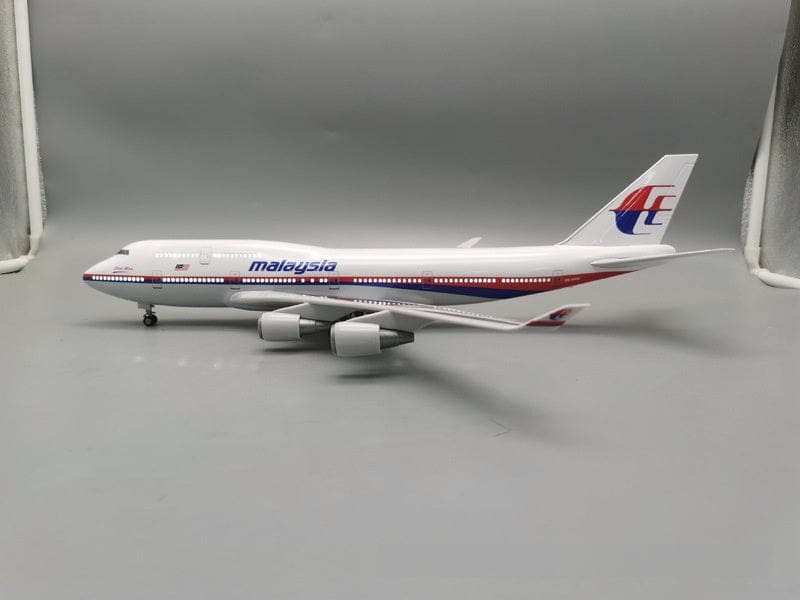 B747 Malasia - Escala 1/157 - 47cm - 18,5 in - Modelo de avión